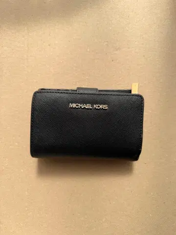 MICHAEL KORS 이단 접이식 지갑