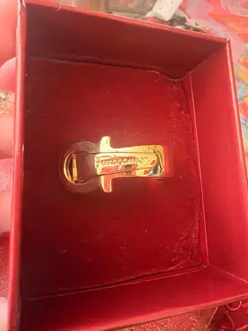 페라가모 간치니 링 골드 컬러 박스 포함 스카프링