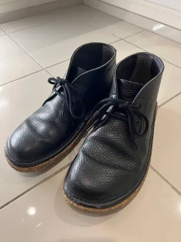 버켄스탁 밀턴 블랙 가죽 처카 부츠 코르크 밑창