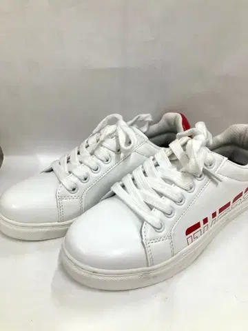 GUESS 미사용 새상품 스니커즈 22cm 화이트
