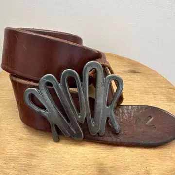 45R 유니크한 물결 모양 버클의 브라운 가죽 벨트