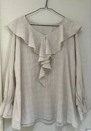 스튜디오 클립 미사용 새상품 프릴 긴팔 블라우스 베이지