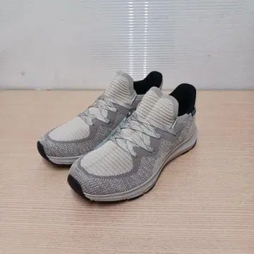 미사용 25.5cm 슬립인 스니커즈 문스타 SNGY