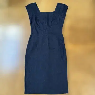 요시에 이나바 네이비 슬리브리스 무릎 기장 원피스