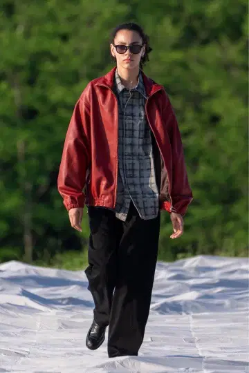 [가격 인하 불가] YOKE 26ss 카프레더 트랙 자켓