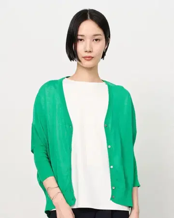 SOEJU 시어 코쿤 V넥 니트 가디건. 소쥬 그린