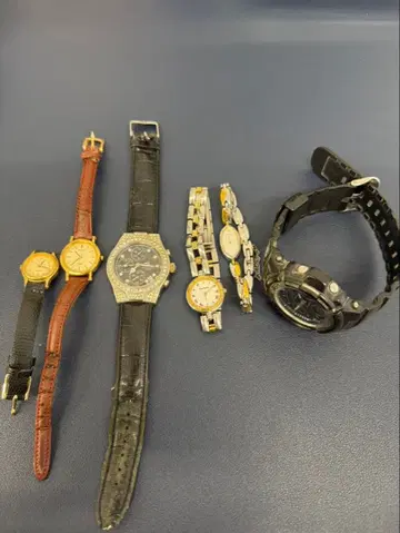 카시오 G-SHOCK 스톤 장식 블랙 다이얼 시계 모음