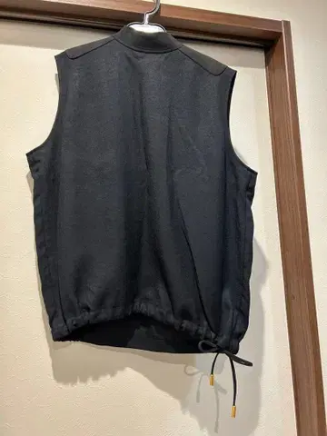 릴렉스 백 지퍼 슬리브리스 커맨드 풀오버