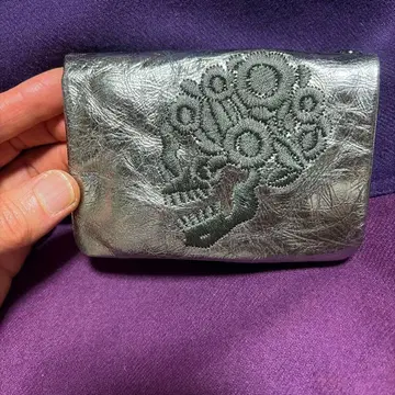 SAMANTHA KINGS 스컬 자수 실버 접이식 지갑