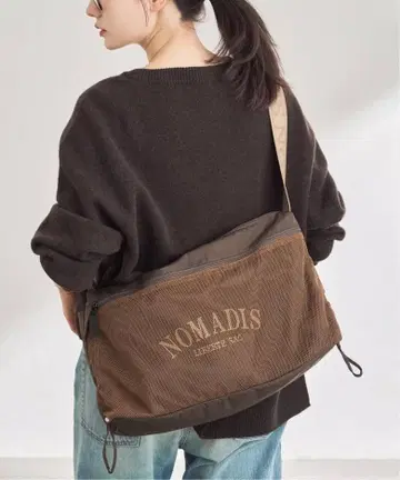 NOMADIS 브라운 숄더백