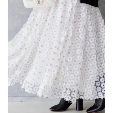 미사용 새상품 OBLI 오블리 마가렛 레이스 스커트