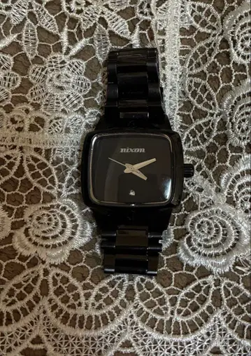 손목시계 블랙 스퀘어형 닉슨