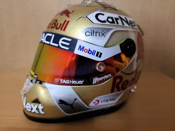 맥스 페르스타펜 레드불 1/2 헬멧 2022 챔피언 사양