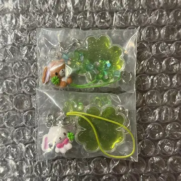 산리오 헤이세이 여자아이 클로버 스트랩 쿠로 우사 시로 우사