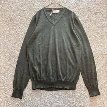 페라가모 실크 혼방 V넥 니트 스웨터 긴팔 이탈리아제 카키 M