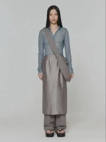 AMOMENTO 아모멘토 실키 미디 스커트
