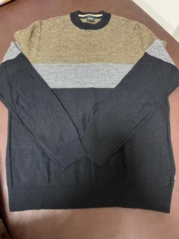 BOSS 헤링본 니트 스웨터