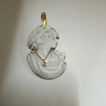 작가 작품 K18 쉘 카메오 다이아몬드 펜던트