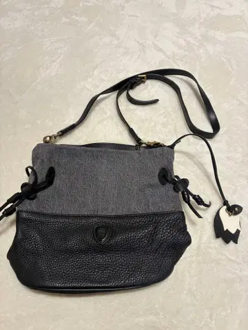 Felisi 페리지 나일론 x 가죽 숄더백 이탈리아제