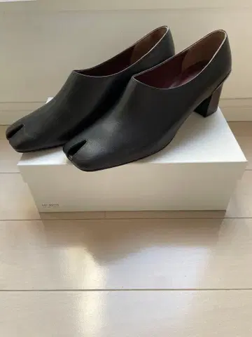 JANE SMITH 블랙 오픈토 펌프스 38 나노 유니버스