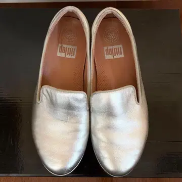 [ fitflop ] 핏플랍 실버 가죽 스니커즈