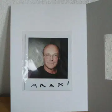 아라키 친필 사인 폴라로이드 사진