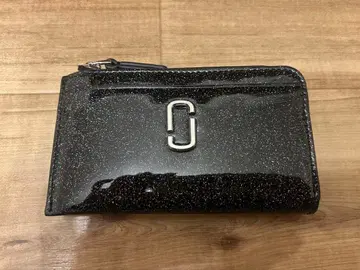 마크제이콥스 글리터 J 마크 탑 지퍼 멀티 지갑