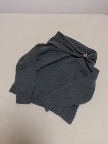 ZARA 오프숄더 그레이 니트 스웨터