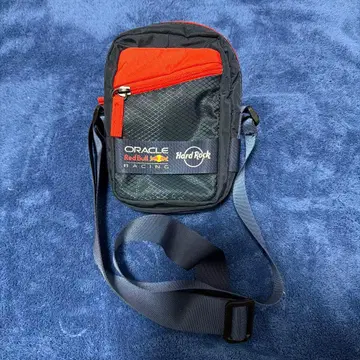 새상품급 Red Bull Racing x Hard Rock 숄더백 F1