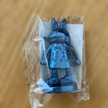 요네즈켄시 '17 Fogbound 메탈 피규어 토끼 블루