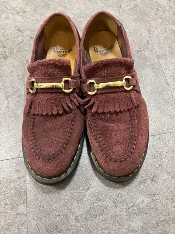 새상품급 Dr. Martens ADRIAN 태슬 로퍼 스웨이드