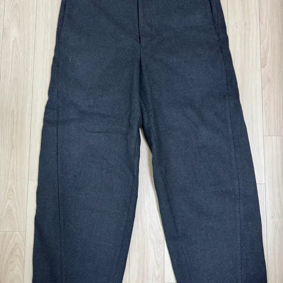 4] Auralee Alpaca Wool Leno Cloth E.ji Pants on Bunjang Global Site.