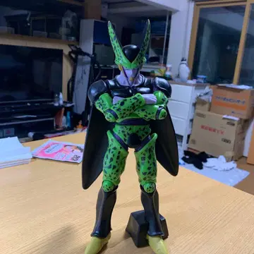 드래곤볼 셀 피규어 약 20cm 망토 포함