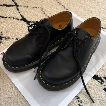 [ 새상품급 ] 닥터마틴 1461 3홀 블랙 UK4 23cm
