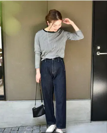 OURHOME 코다와리 실루엣 데님 팬츠 다크 블루