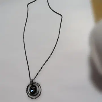 블랙 하트형 펜던트 목걸이