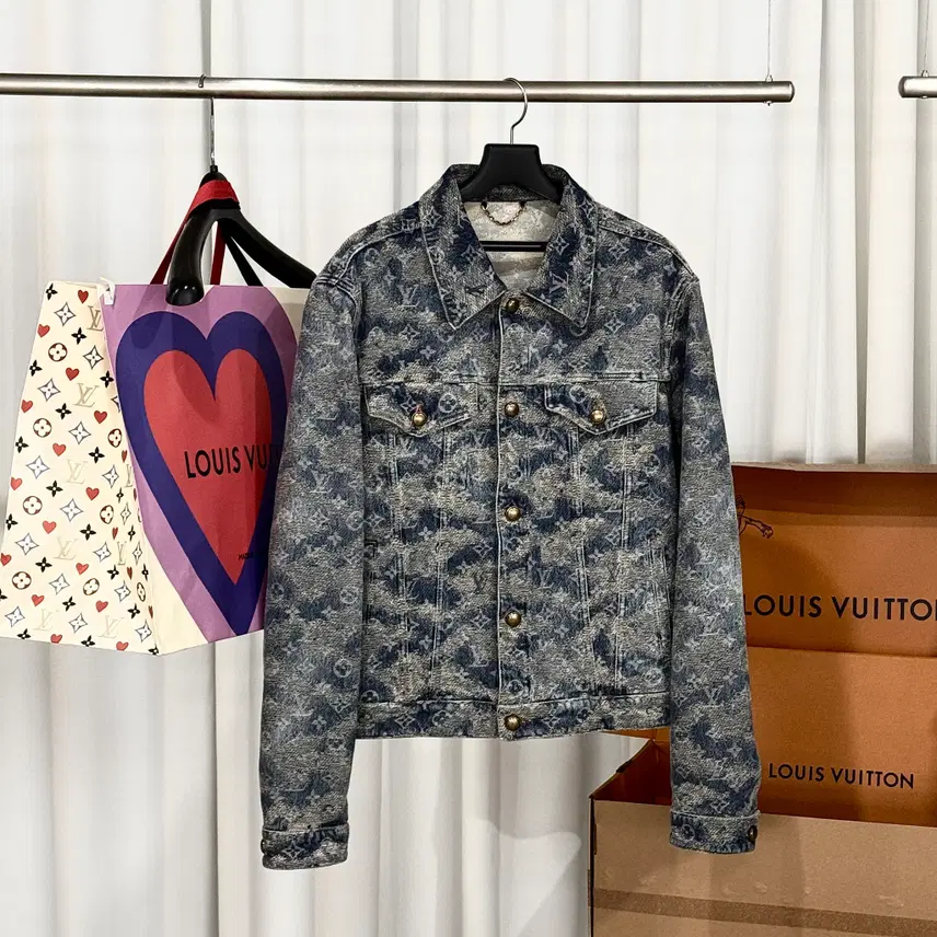 루이비통 25FW 신상 테피스트리 모노그램 데님 트러커 재킷 사진 1