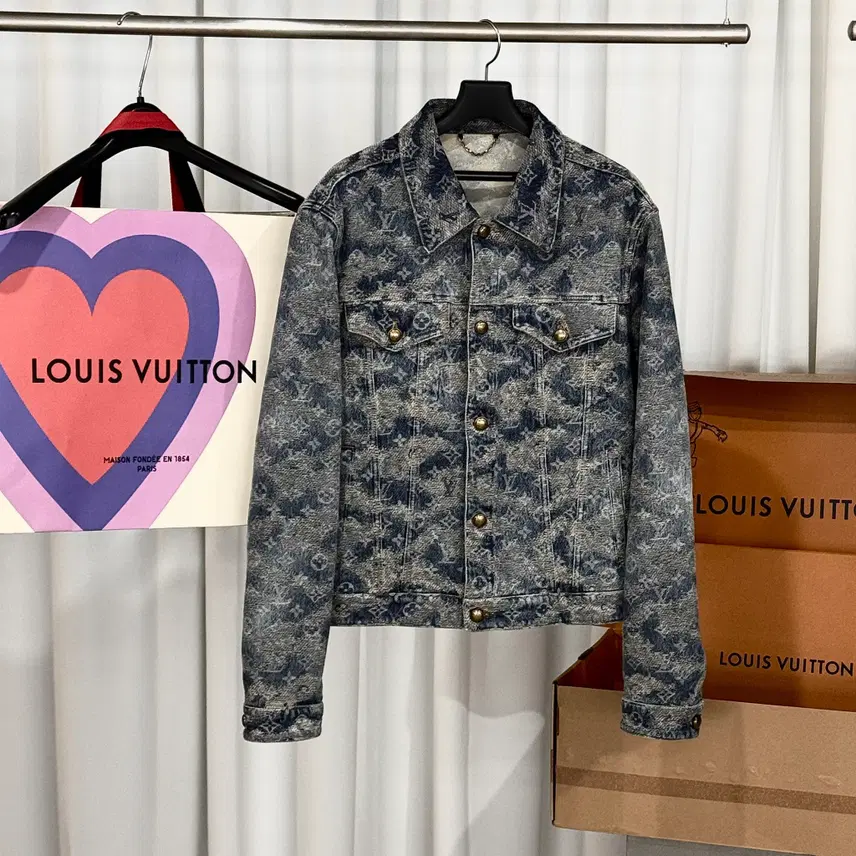 루이비통 25FW 신상 테피스트리 모노그램 데님 트러커 재킷 사진 2