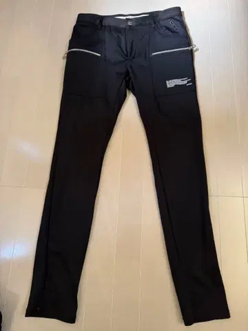 마크앤로나 블랙 스트레치 팬츠