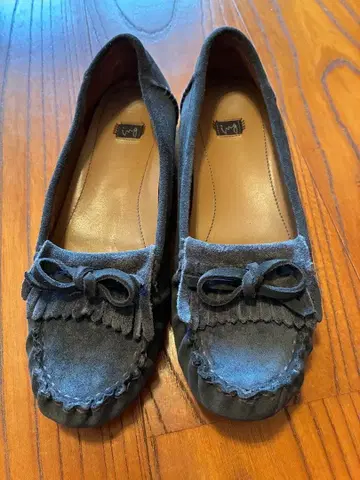 그레이 스웨이드 프린지 모카신