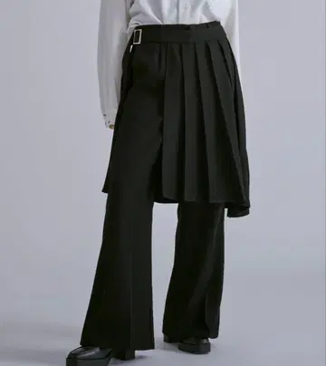 엘르 로제트 블랙 플리츠 스커트