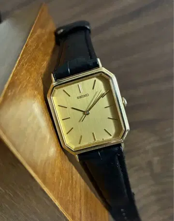 세이코 남성용 손목시계 작동품 초음파 세척 완료 팔각형 새상품 가죽 벨트