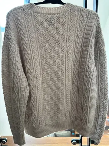 BATONER 베이지 케이블 짜임 니트 스웨터