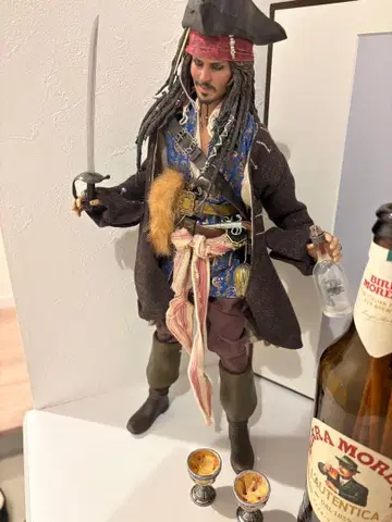 잭 스패로우 피규어 캐리비안의 해적