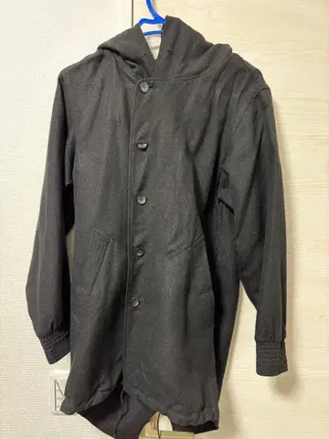 다이어트부처 슬림스킨 블랙 후드 부착 모즈 코트