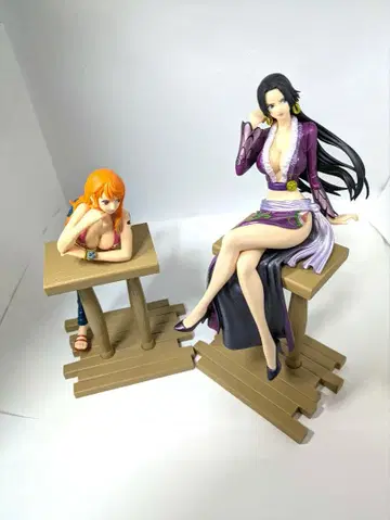 나미&핸콕, 테이블 포함 피규어
