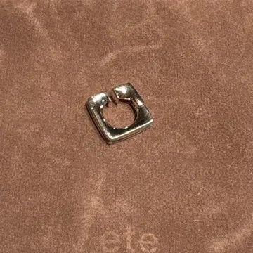 [ 한쪽만 ] ete 로우 허그 귀걸이 스퀘어/로우 브라운 골드