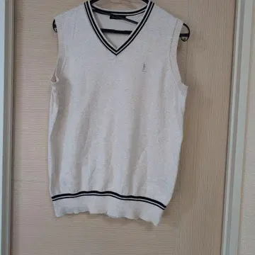 EASTBOY 아이보리 V넥 니트 베스트