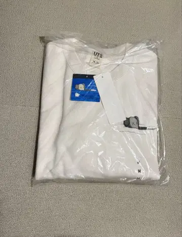 UNIQLO KAWS 화이트 트레이닝복 M 사이즈 새상품