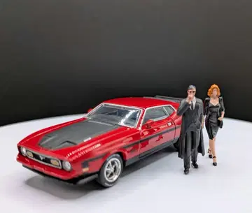1/64 포드 머스탱 마하1 & 피규어